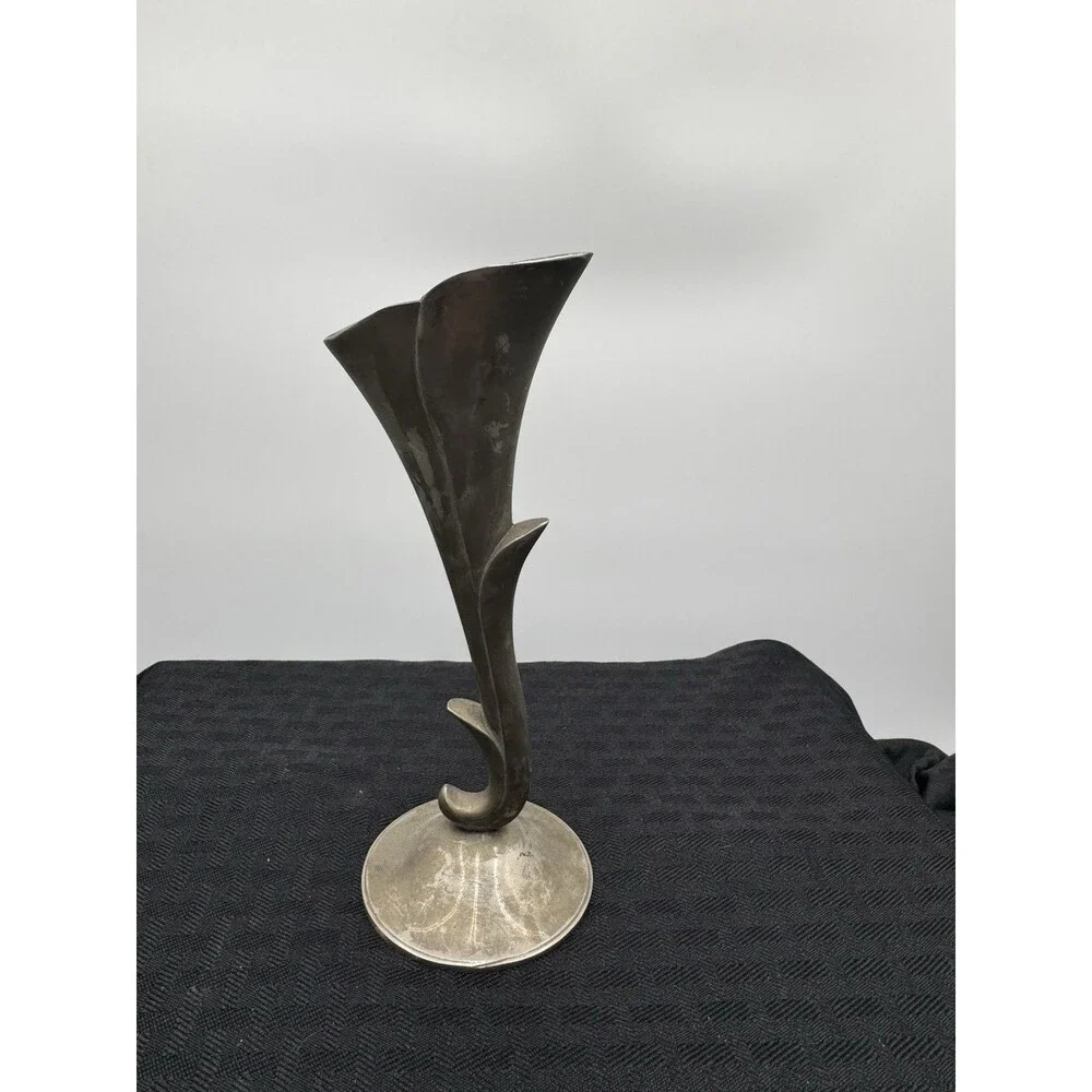 VINTAGE SILVER PLATED FLOWER VASE - 7 1/2